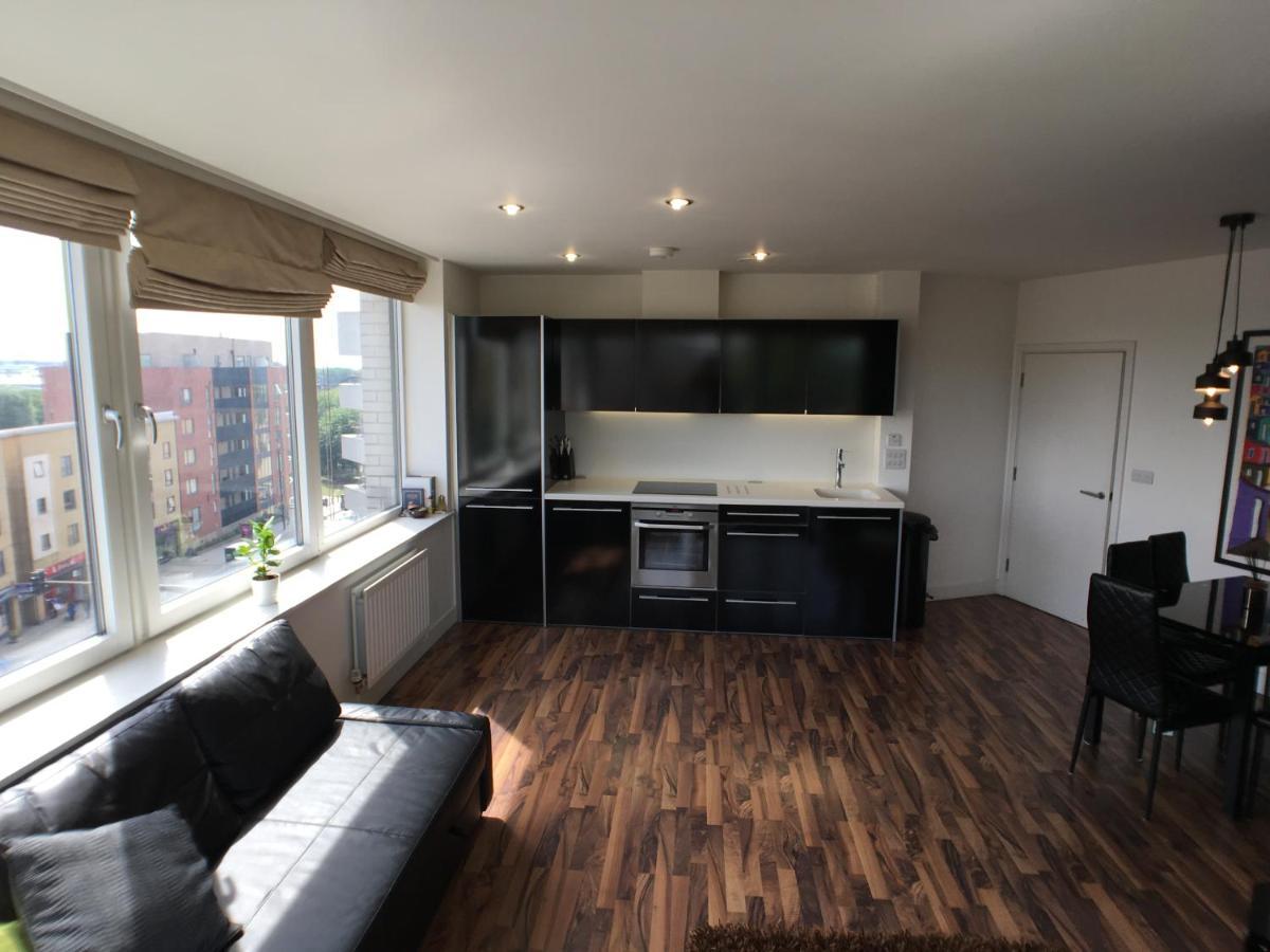 Luxury 2 Bed Penthouse Apartment Near Station Londýn Exteriér fotografie